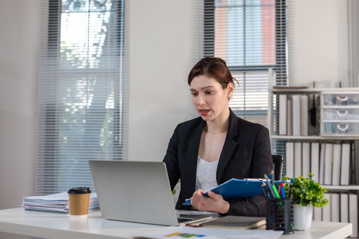 Responsable en entreprise suivant les formations de ses salariés